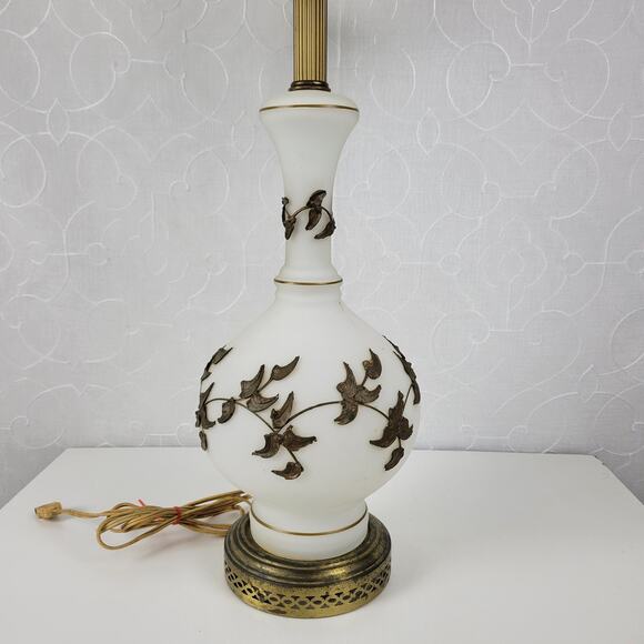 Vintage Stiffel Table Lamp White Porcelain Gold Leaf MCM Retro Hollywood Regency - Picture 9 of 16